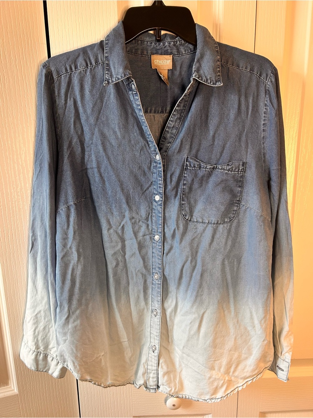 Chico's Women’s Size 1 Medium Ombre Blue Denim-Style Button-Down Shirt Lyocell